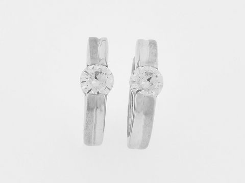 Silber rhodierte Creolen in rundem, zeitlosem Design, teilmattiert mit Zirkonia, Hersteller Juwelier Harnisch, bis 15 mm. Elegant und vielseitig kombinierbar.