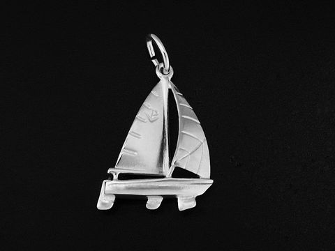Silber Anhänger in Form eines Segelschiffs aus 925 Sterling Silber, rhodiniert, ideal für maritime Liebhaber, Hersteller Juwelier Harnisch, perfekt für Seefahrt-Fans.