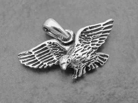 Silber Anhänger in Form eines Adlers, detailliert und tierisch gestaltet, Hersteller: Juwelier Harnisch, eignet sich ideal für Tierliebhaber und Schmuckenthusiasten.
