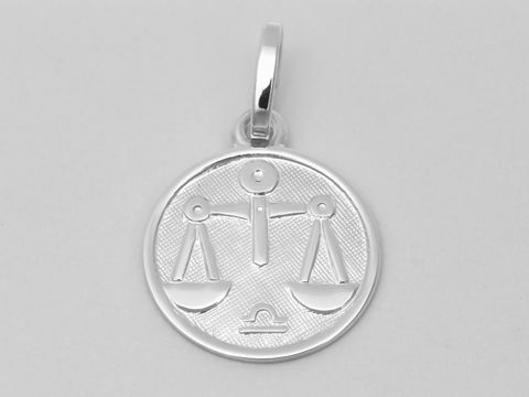 Polierter Anhänger aus 585 Weißgold mit dem Sternzeichen Waage, Durchmesser 14 mm, hergestellt von Juwelier Harnisch, zeigt eine stilisierte Waage.