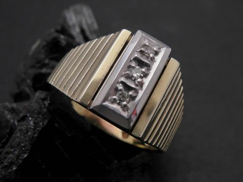 Gold Ring ausdrucksstark aus Gold 585 bicolor mit Diamant, Goldring Größe 56, Hersteller Juwelier Harnisch, bis Größe 56/18.