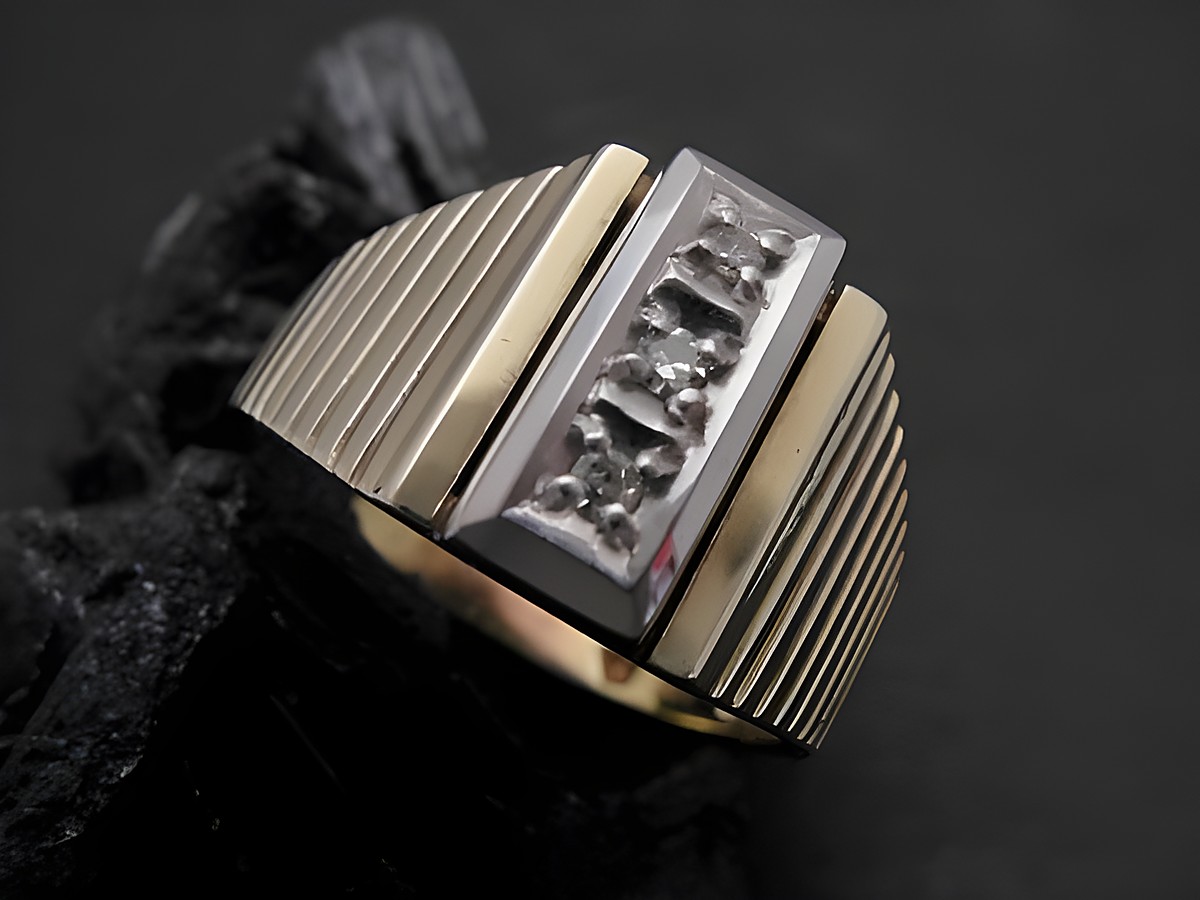 Gold Ring ausdrucksstark aus Gold 585 bicolor mit Diamant, Goldring Größe 56, Hersteller Juwelier Harnisch, bis Größe 56/18.