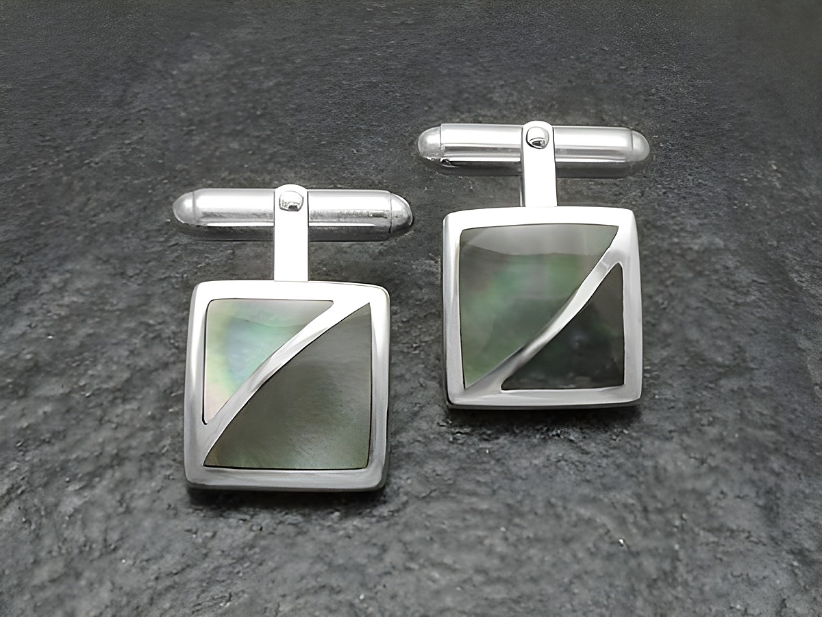 Designer Manschettenknöpfe SILBER mit Perlmutt von Juwelier Harnisch, gefertigt aus echtem Stein, in modernem quadratischen Design mit stilvollen Einschlüssen.