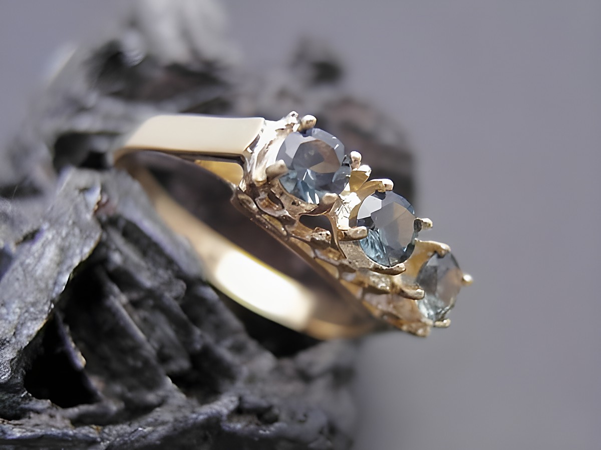 Goldring königlich Größe 53,5 mit synthetischem Turmalin in Gold 333, Hersteller Juwelier Harnisch, bis Größe 54/17,5.