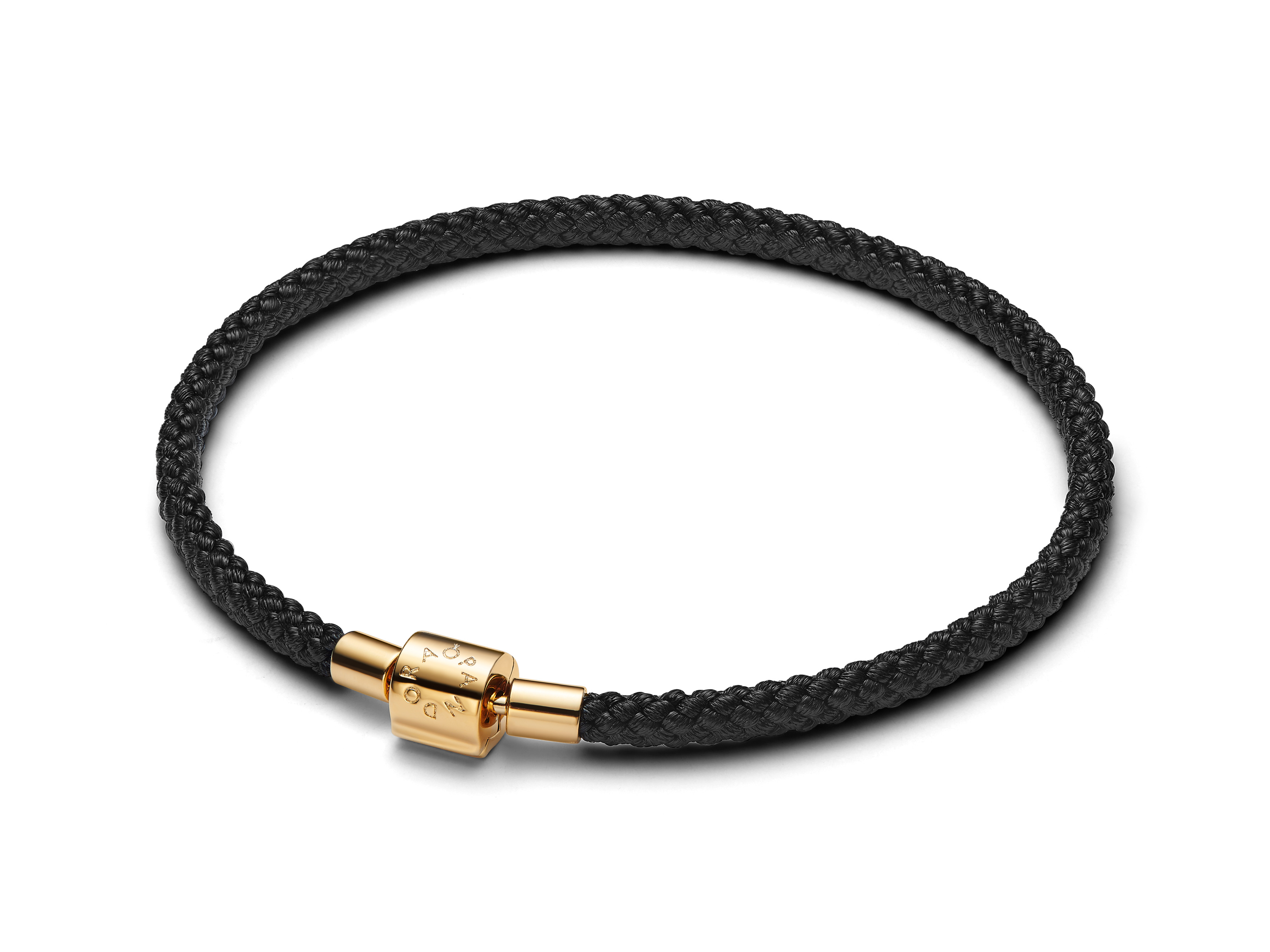 Schimmerndes schwarzes Kordelarmband von Pandora mit gelbgold vergoldeter Verschlusskappe, aus Textilkordel, Länge 16 cm, ideal für stilvolle Akzente im Alltag.