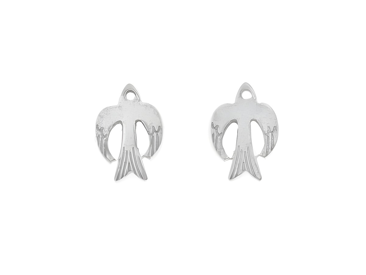 Ohrstecker Schwalbe aus Sterling Silber, poliert und reizend, geeignet für Kinder, angezeigt in einem klaren und ansprechenden Design. Ideal für jeden Anlass.