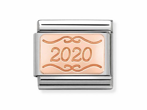 Edelstahlplakette in Roségold mit der Jahreszahl 2020, elegant verziert, passend für das Nomination Armband, modernes Design für persönliche Akzente.