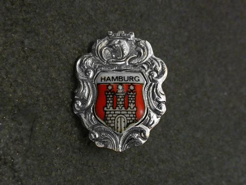 Wappen Brosche aus echtem Silber mit dem Hamburger Wappen, groß gestaltet. Hersteller: Juwelier Harnisch. Ideal als Hamburg Souvenir.