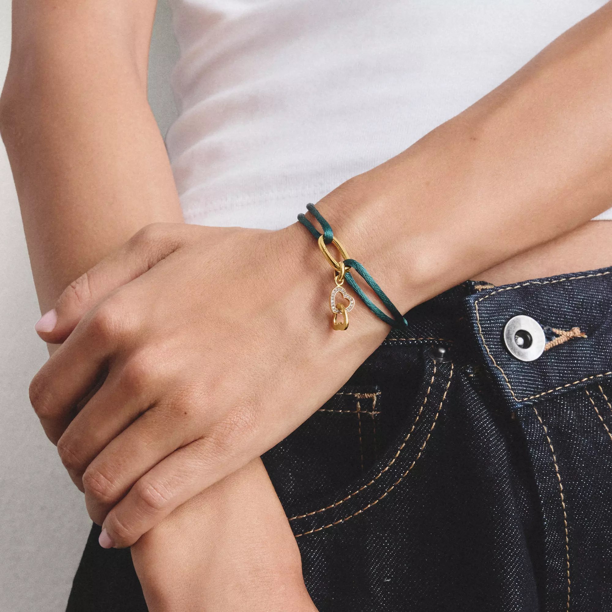 Thomas Sabo Connect - Charm zwei Herzen - 18k Gelbgold Vergoldung - Zirkonia - Charm mit Öse – Ansicht 4