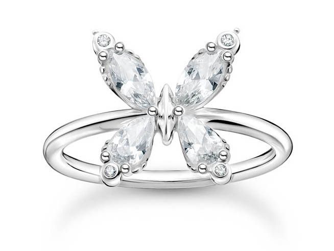 Ein eleganter Thomas Sabo Charming Schmetterling Ring aus Sterling Silber mit Zirkonia in weiß, Größe 56, der in Form eines Schmetterlings gestaltet ist und funkelnde Elemente enthält.