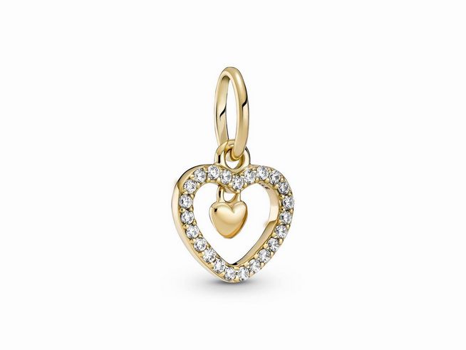 Doppelherz Anhänger Charm von Pandora aus Gold 585 mit funkelnden Zirkonia und einem kleinen Herz innerhalb des großen Herzes, perfekt für persönliche Schmuckkreationen.