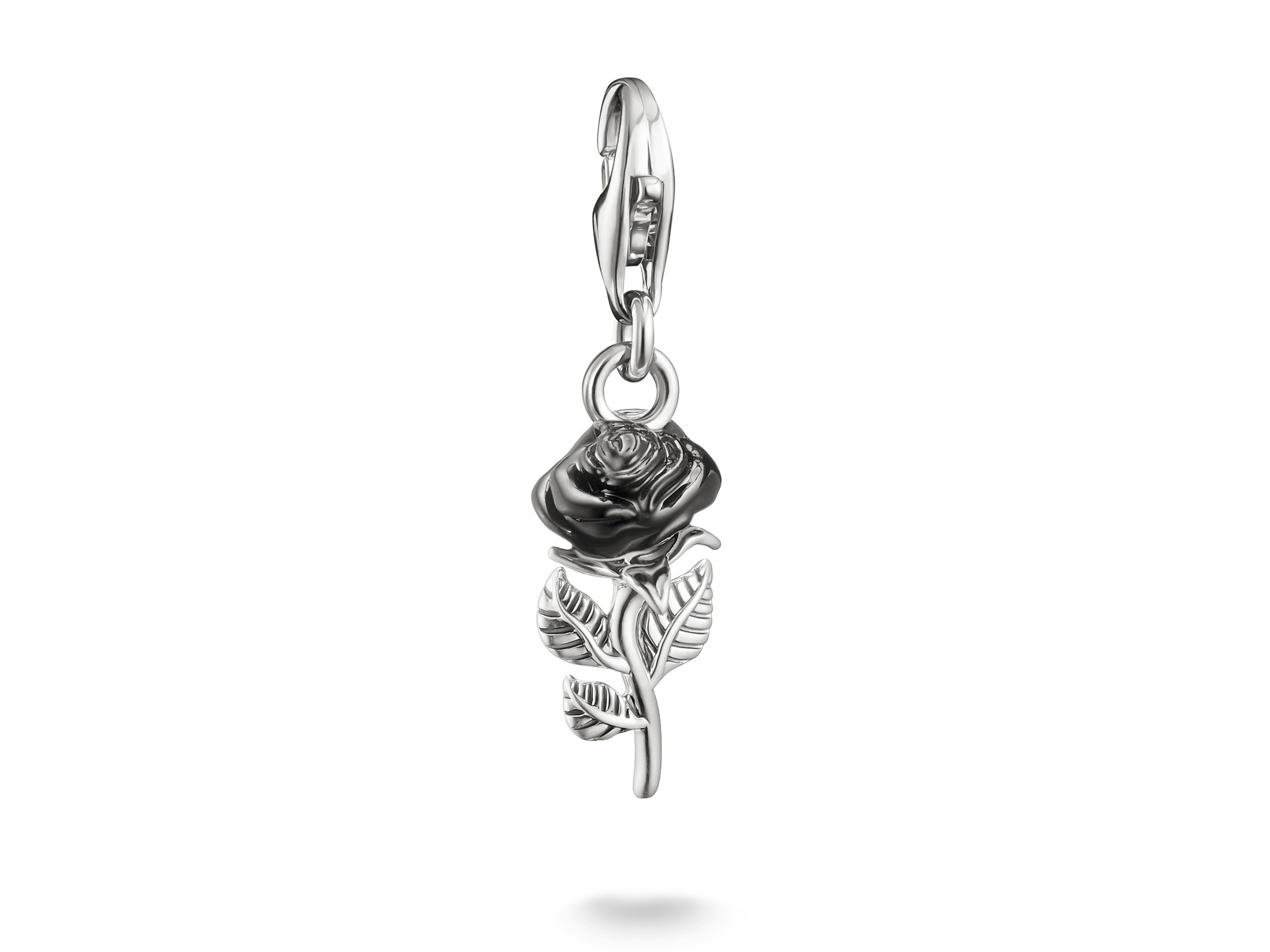 Charm in Form einer Rose aus Silber mit detaillierter Gestaltung von Blütenblättern und Blättern, angebracht an einem stabilen Karabinerhaken, perfekt für Armbänder oder Ketten.