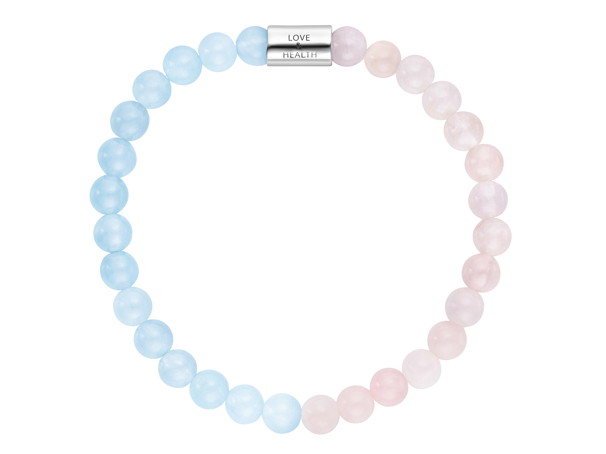 Armband aus Rosenquarz und blauem Achat in sanften Farbtönen, mit einer silbernen Platte, die die Worte LOVE und HEALTH trägt. Ideal als kraftvolles Schmuckstück für Wellness und Harmonie.