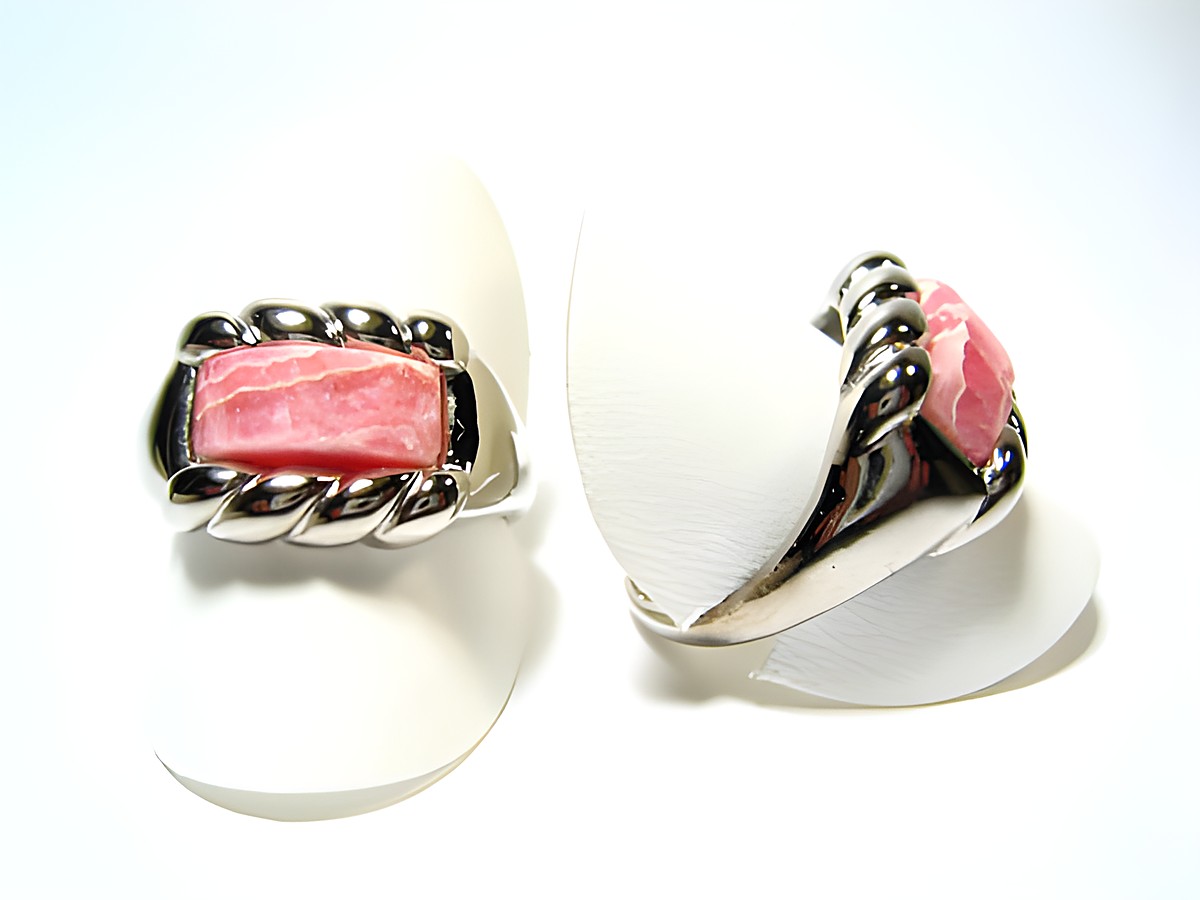 Silber Ring rhodiniert mit Rhodochrosit in Rosa, Hersteller: Juwelier Harnisch, verstellbarer Ring in ansprechendem Design, ideal als Schmuckstück für besondere Anlässe.