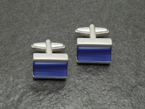 10160-0 Designer Manschettenknöpfe in silberfarben mit blauer Einlage, Hersteller Juwelier Harnisch, elegant und stilvoll für besondere Anlässe. Die perfekte Ergänzung für jedes Hemd.