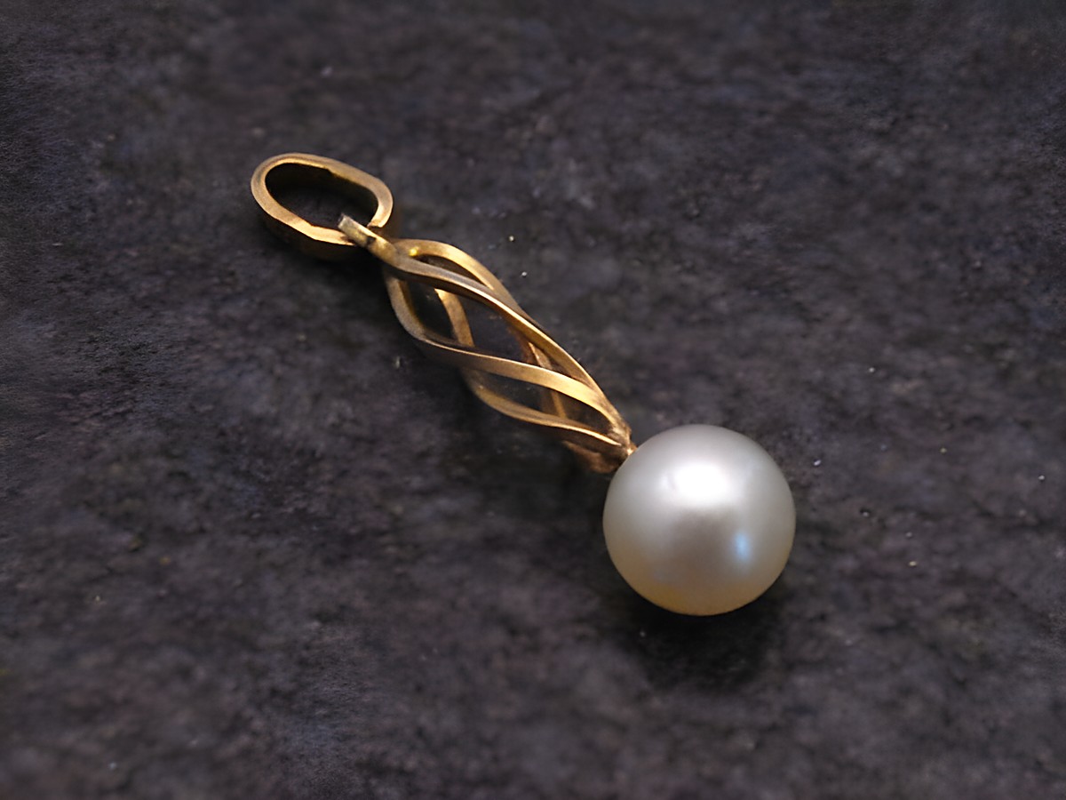 Echter Gold Anhänger 333 18x5 mm mit einer echten Zuchtperle, Hersteller Juwelier Harnisch, eleganter Perlenanhänger in hochwertiger Ausführung.