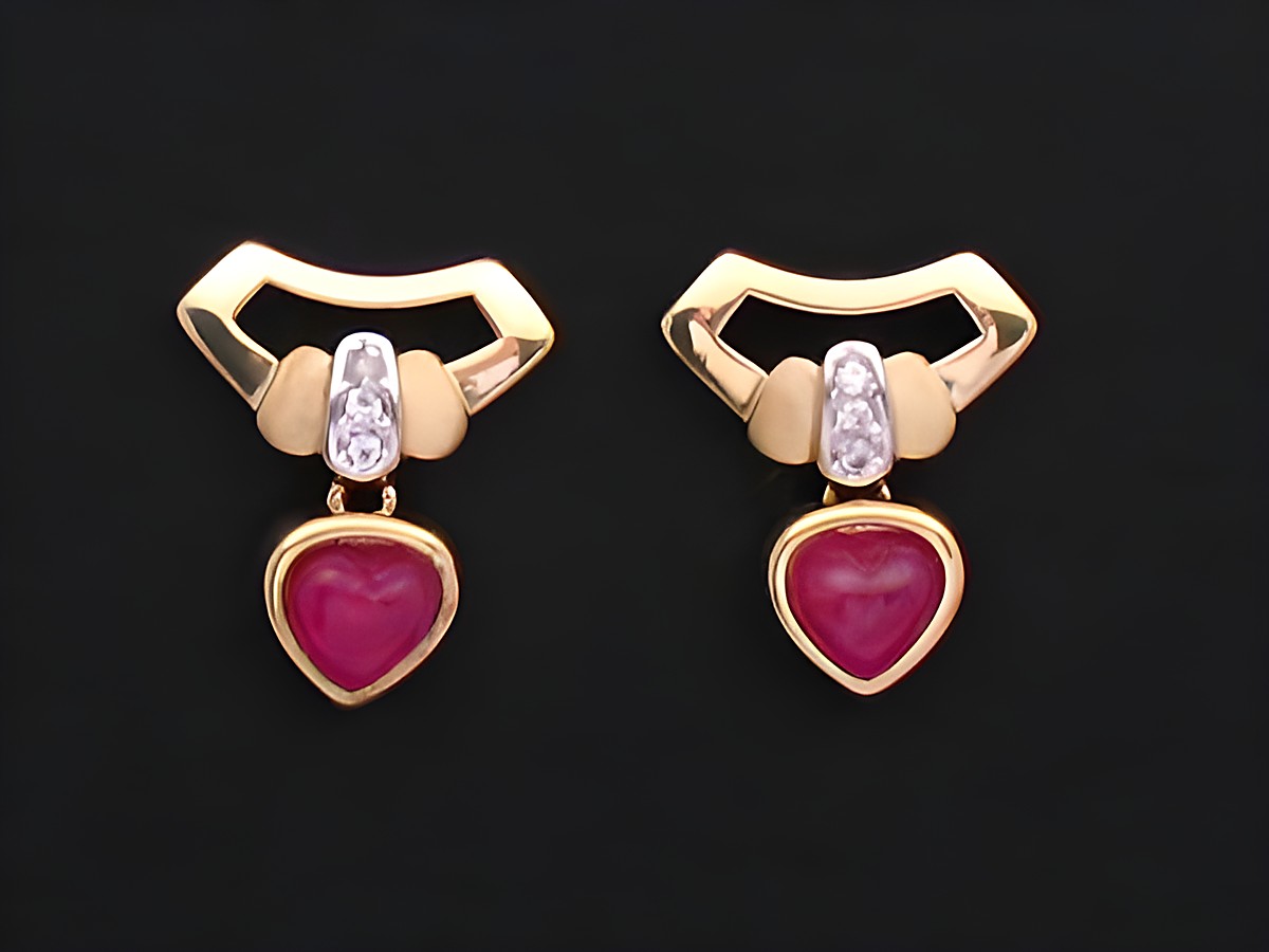 Gold Ohrringe aus Gold 585 mit herzförmigem Rubin und Zirkonia, Hersteller Juwelier Harnisch, elegantes Design.