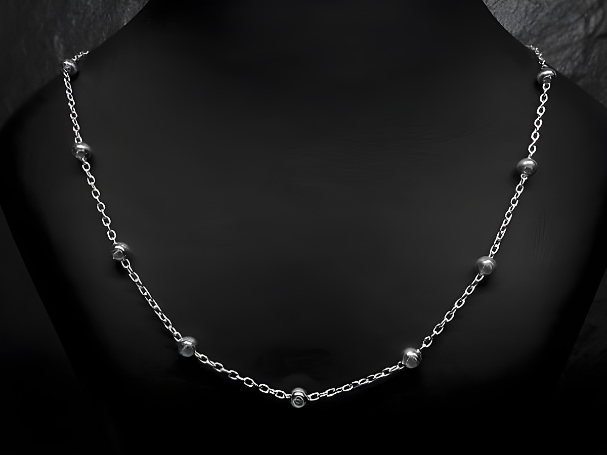 Silbernes Fußkettchen aus 4 mm Kugelkettchen mit Federring von Juwelier Harnisch, klassisches Design, Länge 23 cm, stilvoll und elegant für jeden Anlass. – Ansicht 2