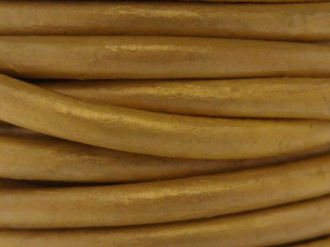 Lederband Gold in 50 cm Länge, 3 mm dick, mit Silber Karabiner. Metallic-goldene Oberfläche, ideal für Schmuckgestaltung. Hersteller: Juwelier Harnisch.