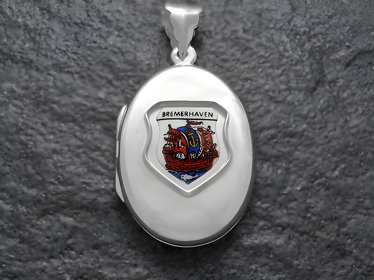 Silbernes Medaillon mit dem Stadtwappen von Bremerhaven, das ein rot-blaues Schiff zeigt, umgeben von einer silbernen Kontur, hergestellt von Juwelier Harnisch aus Bremen.
