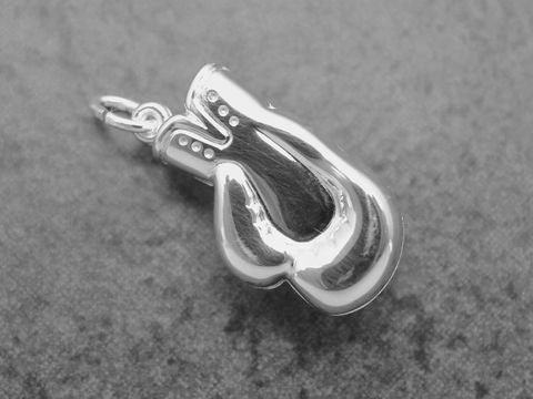 Boxhandschuh Anhänger aus Sterling Silber, sportlich und elegant, hergestellt von Juwelier Harnisch, ideal für Sportliebhaber und als modisches Accessoire.