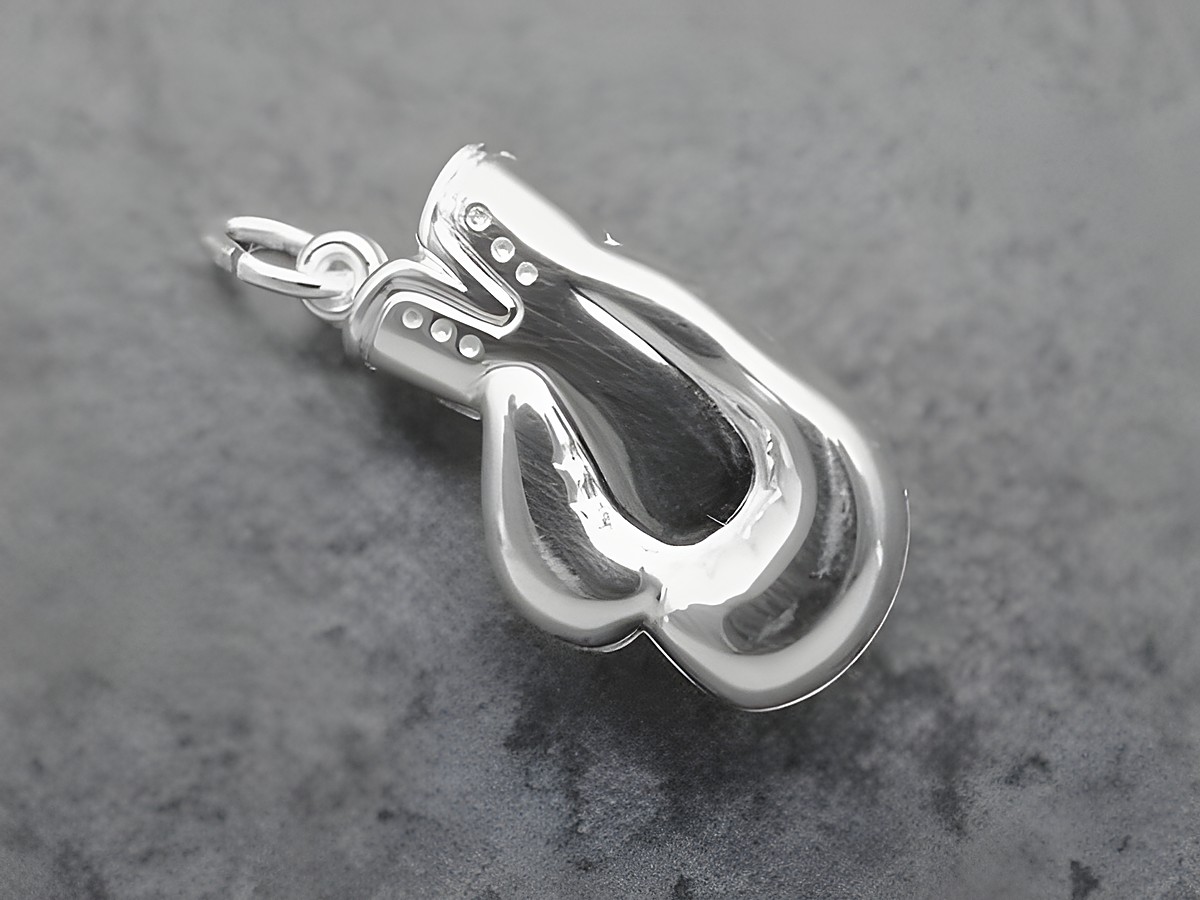 Boxhandschuh Anhänger aus Sterling Silber, sportlich und elegant, hergestellt von Juwelier Harnisch, ideal für Sportliebhaber und als modisches Accessoire. – Ansicht 2