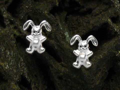 Ohrringe Hase - 925 Sterling Silber - niedlich - von Juwelier Harnisch, für Kinder, mit einem süßen Hasenmotiff in glänzendem Silberdesign. Ideal für junge Modesüchtige.