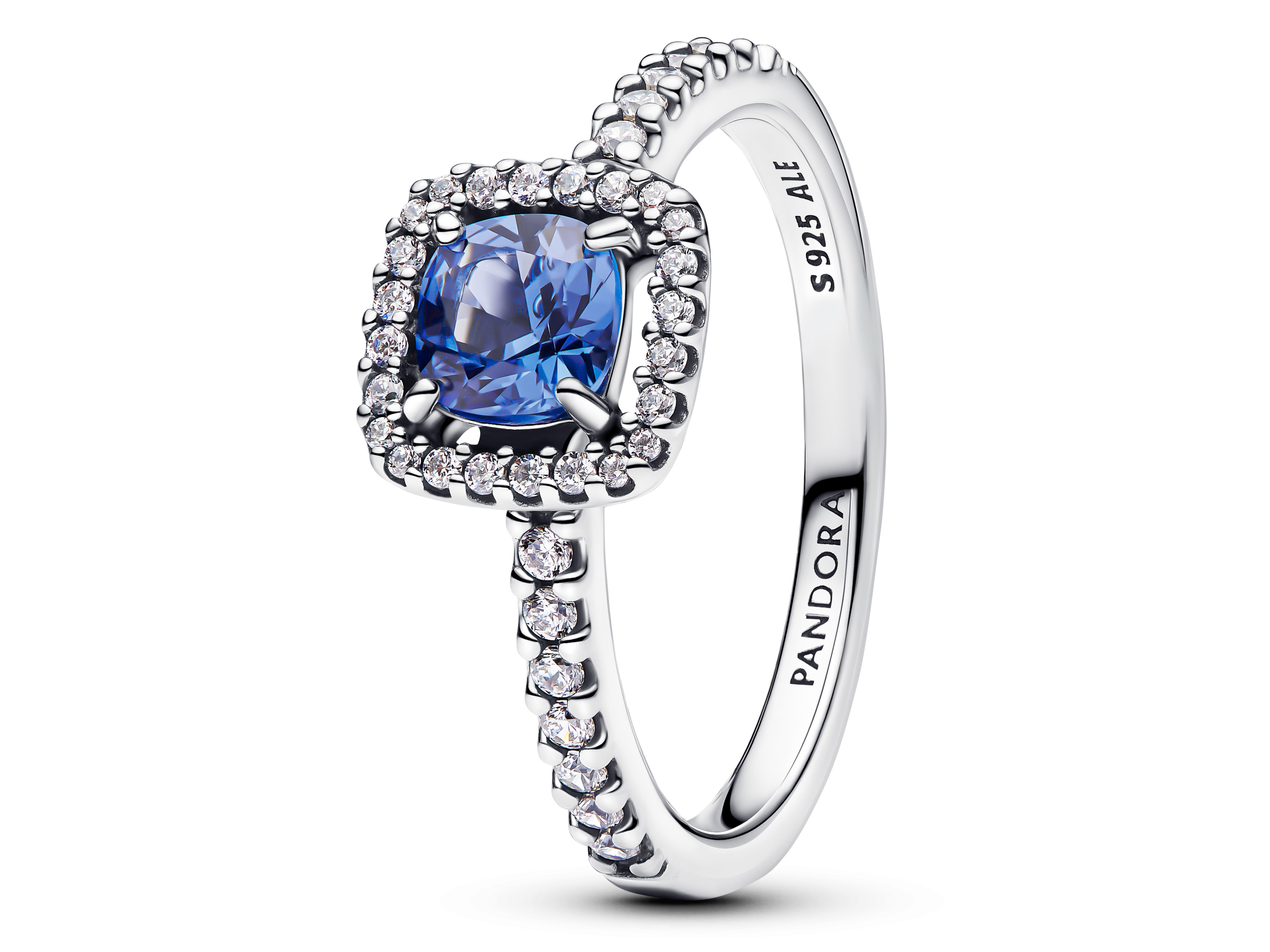 Silberner Ring von Pandora mit kornblumenblauem Kristall im quadratischen Design, umgeben von klarem Zirkonia, Hersteller: Pandora, Größe 48.