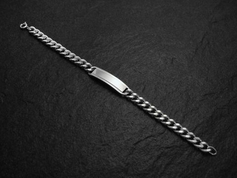 Armband mit Gravurplatte aus Silberauflage, ca. 20 cm lang, Hersteller Juwelier Harnisch, ideal für persönliche Gravuren, elegant und zeitlos im Design.