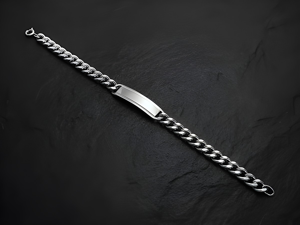 Armband mit Gravurplatte aus Silberauflage, ca. 20 cm lang, Hersteller Juwelier Harnisch, ideal für persönliche Gravuren, elegant und zeitlos im Design.