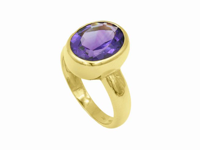 Gelbgold Ring mit einem ovalen Amethyst, gefertigt aus Gelbgold 585, Größe 54, Hersteller Juwelier Harnisch, elegant und königlich in Design.