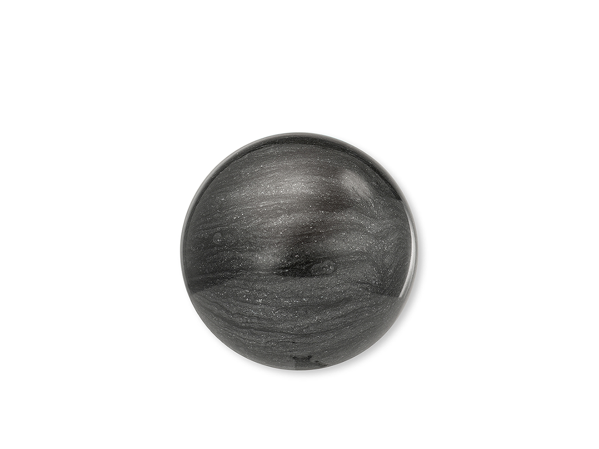 Engelsrufer ERS-27-M Klangkugel Perlmutt - Grau - Messing - 17 mm Gr. M Klangkugel aus Perlmutt in Grau mit Messingelementen, 17 mm groß, Oberfläche mit feinen Strukturen und Glanz, geeignet für Engelsrufer Schmuck und Klangmeditation.