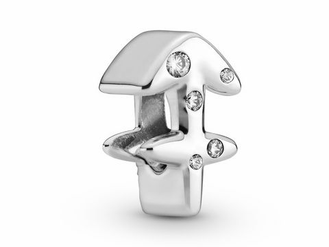 Das Bild zeigt einen Pandora Sternzeichen Charm für den Schützen aus Sterling Silber, verziert mit Zirkonia, in ansprechender, glänzender Form.
