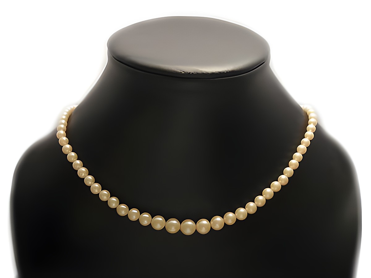 Perlenkette verlaufend mit Silberverschluss, 51 cm lang, hergestellt von Juwelier Harnisch, Zuchtperlen im eleganten Designs. Ideal für Modeschmuckliebhaber.