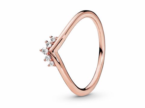 188282060-0 Eleganter Tiara Ring von Pandora in Roségold Vergoldung, Größe 60/19, verziert mit funkelndem Zirkonia, modernes Design mit V-Form für einen besonderen Look.