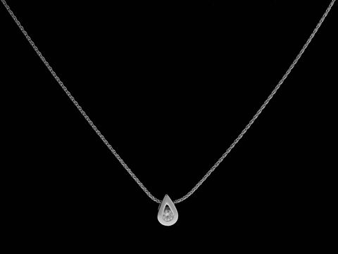 Weißgold Kette mit Anhänger in Fuchsschwanz Tropfen Design, besetzt mit einem Brillant von 0,05 ct W/Si, Hersteller Juwelier Harnisch, 45 cm lang, elegant und zeitlos.