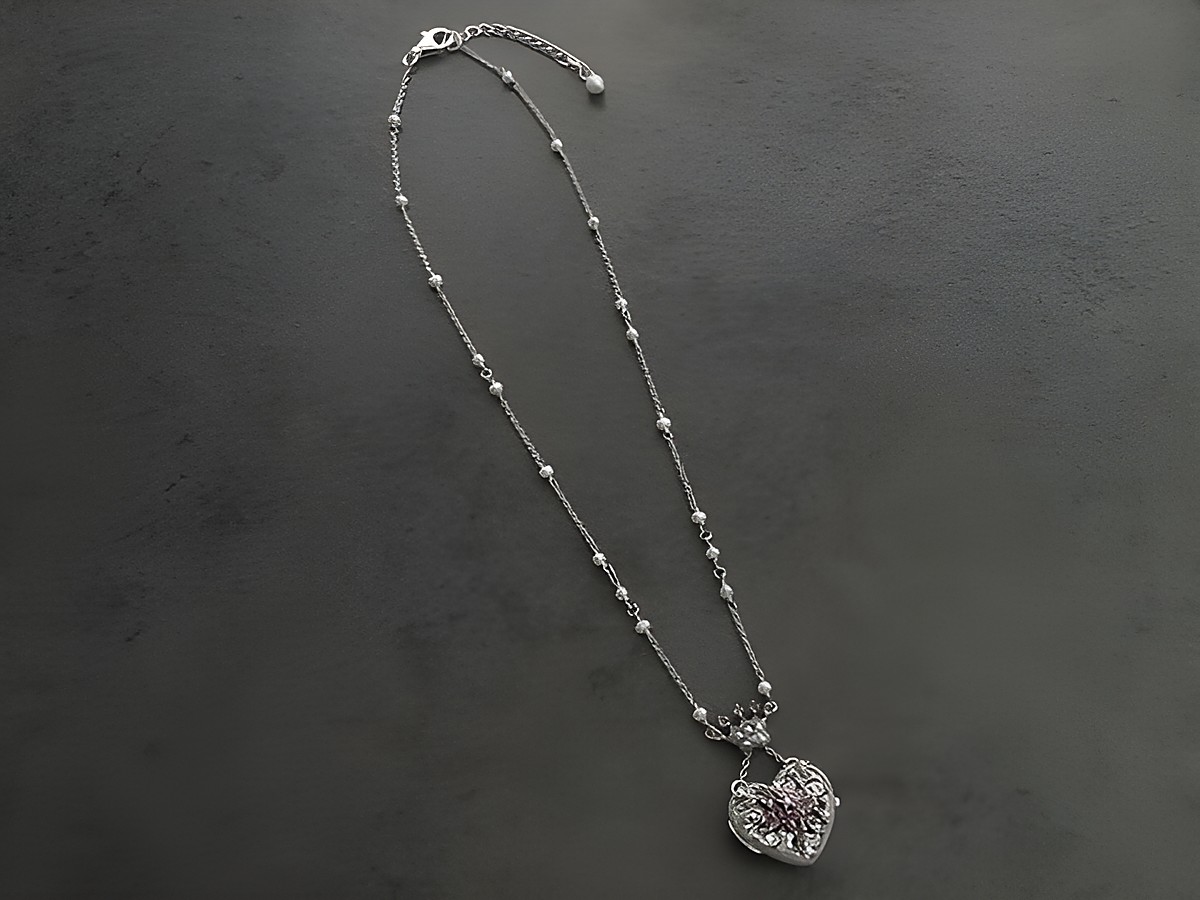 Königliches Herz Medaillon aus Amethyst inkl. Kette von Juwelier Harnisch, romantisches Design mit funkelndem Stein, ideal als Geschenk für besondere Anlässe. – Ansicht 2