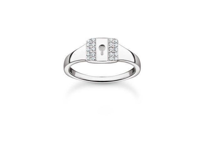 Thomas Sabo Ring TR2372-051-14-54 aus Sterling Silber mit weißem Zirkonia besetzt in Größe 54. Der Ring hat ein elegantes Design mit einem dekorativen Element in der Mitte.
