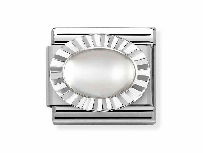 433050717-0 Eleganter Classic Mondstein mit diamantierter Silberfassung von Nomination, Silvershine Steine, bietet zeitlose Schönheit und raffinierte Gestaltung in einem Schmuckstück.