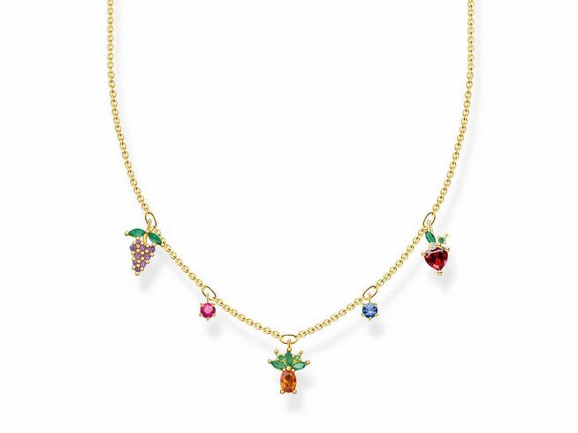Thomas Sabo Kette in poliertem Silber vergoldet mit bunten Anhängern in Form von Obst. Die Kette hat eine Länge von 40 bis 45 cm und ist mit Glas-Keramik Stein und synthetischem Korund verziert.