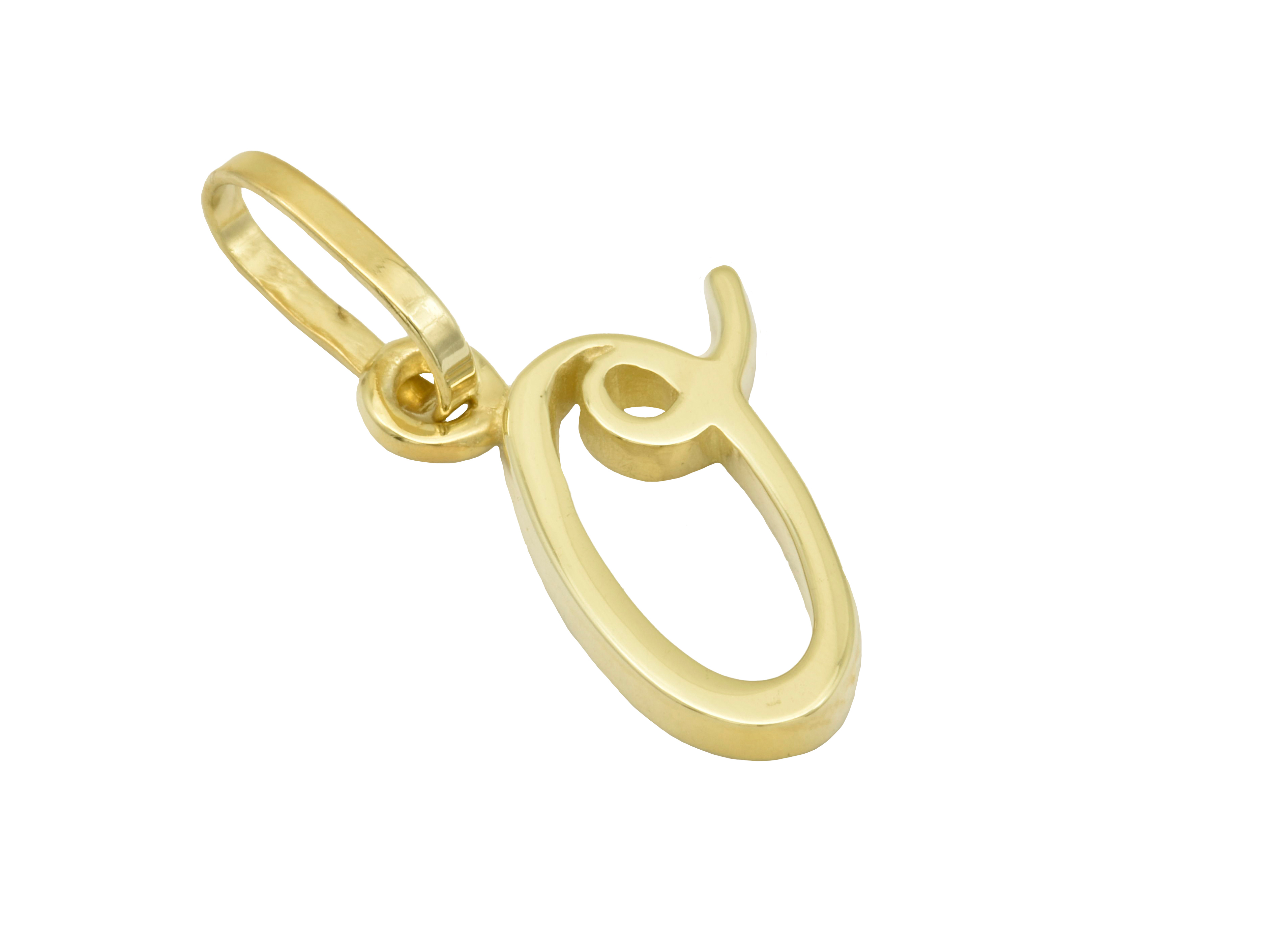 Buchstabenanhänger in Form des Buchstabens O aus Sterling Silber, gelbgoldvergoldet und poliert, gefertigt von Juwelier Harnisch, ideal als Schmuckstück oder Geschenk.