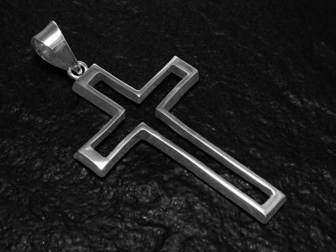 Sterling Silber Anhänger in Kreuzform, schlicht und modern, ideal zur Konfirmation oder Firmung, hergestellt von Juwelier Harnisch.