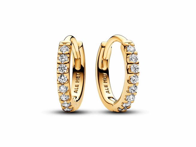 Funkelnde Huggie Ohrringe aus gelbgold vergoldetem Material mit Zirkonia-Steinen, elegant und stilvoll, perfekt für jeden Anlass. Ideal für das moderne Schmuckrepertoire.