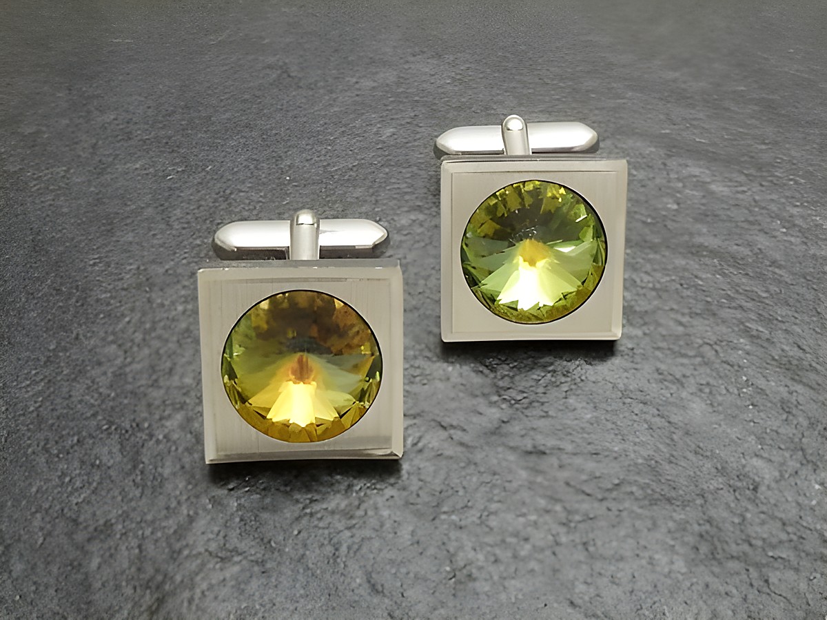 Strass Manschettenknöpfe als Einzelstück in Gelb und rund, hergestellt von Juwelier Harnisch, mit funkelnden Strass Steinen, stilvoll und elegant für besondere Anlässe.