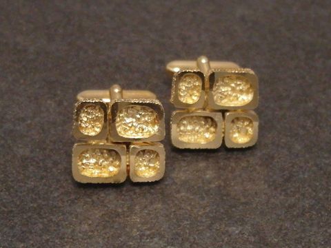 Vergoldete Manschettenknöpfe im RETRO-Stil von Juwelier Harnisch, goldfarben, mit einer eleganten Struktur und glänzenden Oberflächen, ideal für formelle Anlässe.