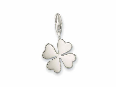 Silberner Thomas Sabo Kleeblatt Charms Anhänger 0050-001-12 als Glücksbringer, stilvolles und elegantes Design mit einem vierblättrigen Kleeblatt-Motiv.