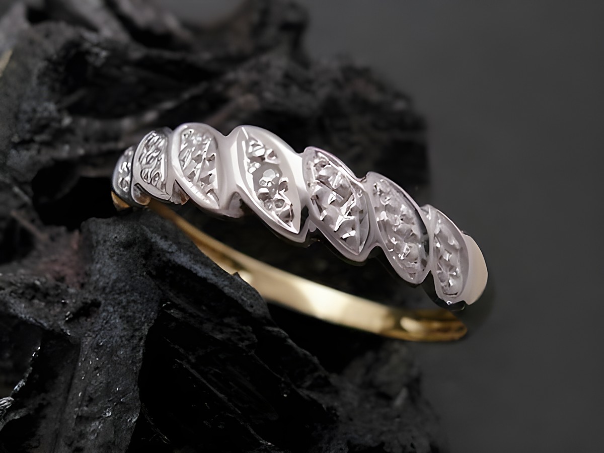 Glamouröser Gold Ring aus 585 bicolor Gold mit Diamanten, Größe 51, Hersteller Juwelier Harnisch, bis Größe 52/17, elegant und zeitlos im Design.