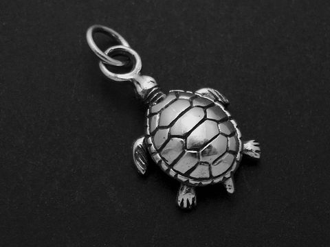 Silber Anhänger Schildkröte tierisch, Hersteller Juwelier Harnisch, detailreiche Darstellung einer Schildkröte mit feiner Oberflächenstruktur, ideal für Tierliebhaber.