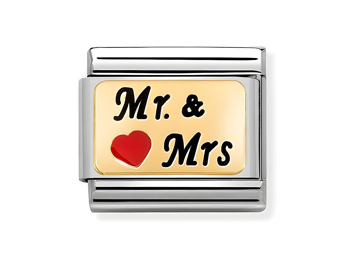 Edelstahl-Plättchen mit emaillierter Aufschrift Mr. & Mrs. und einem roten Herz auf goldfarbenem Hintergrund, ideal für personalisierte Schmuckstücke.
