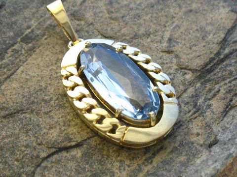 Gold Anhänger oval mit synthetischem Aquamarin und Gold 333, Hersteller Juwelier Harnisch, elegantes Design mit fein gearbeiteter Kettengliederung. Ideal als Schmuckstück für jeden Anlass.